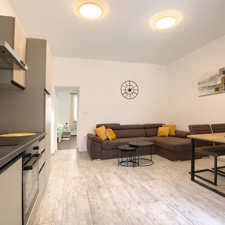 PUY Amphitheater 3+2 Modern Apartment With Terrace, Wifi, Netflix מראה חיצוני תמונה