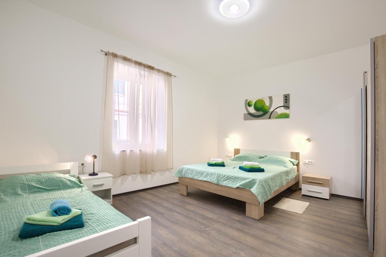 PUY Amphitheater 3+2 Modern Apartment With Terrace, Wifi, Netflix מראה חיצוני תמונה
