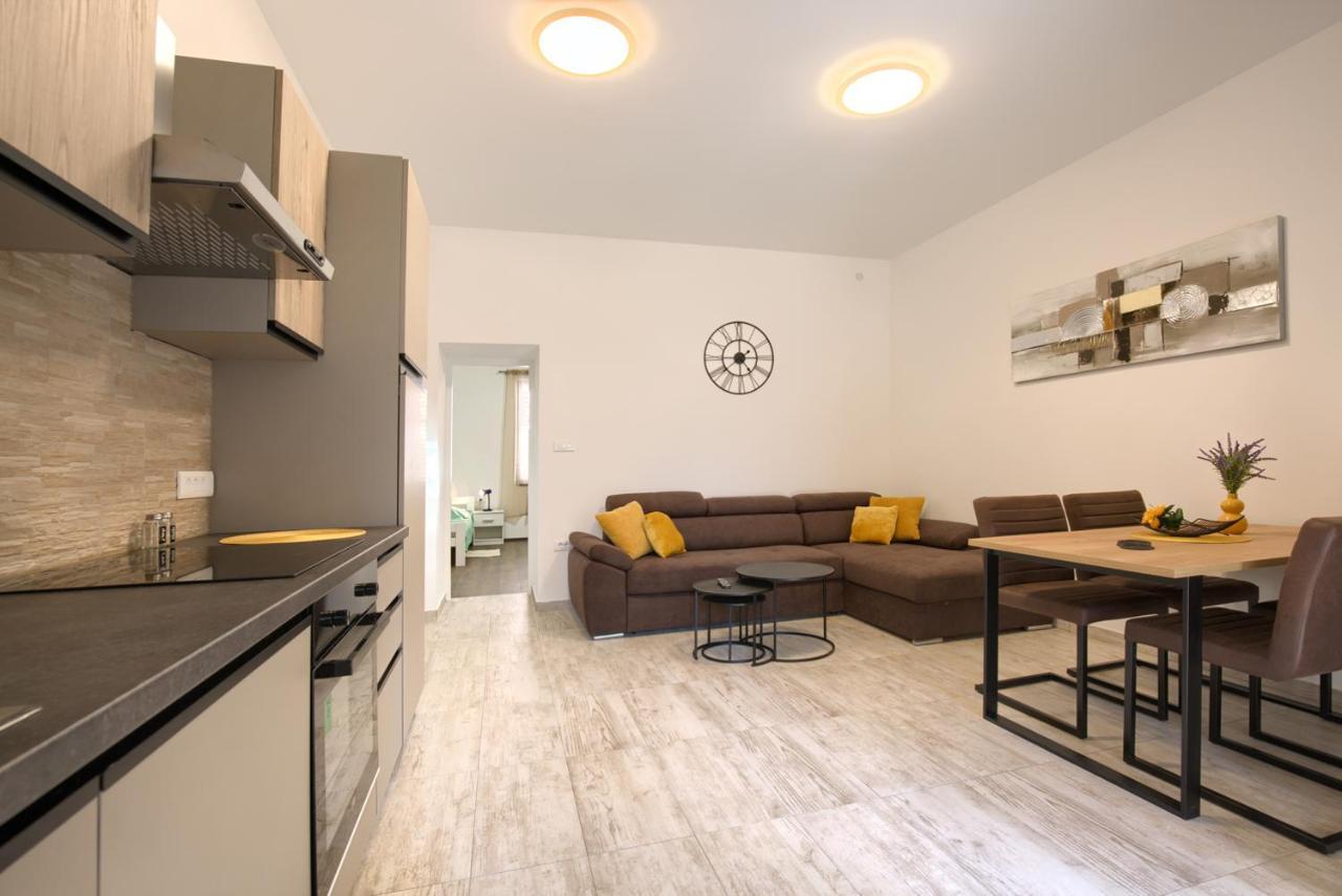 PUY Amphitheater 3+2 Modern Apartment With Terrace, Wifi, Netflix מראה חיצוני תמונה