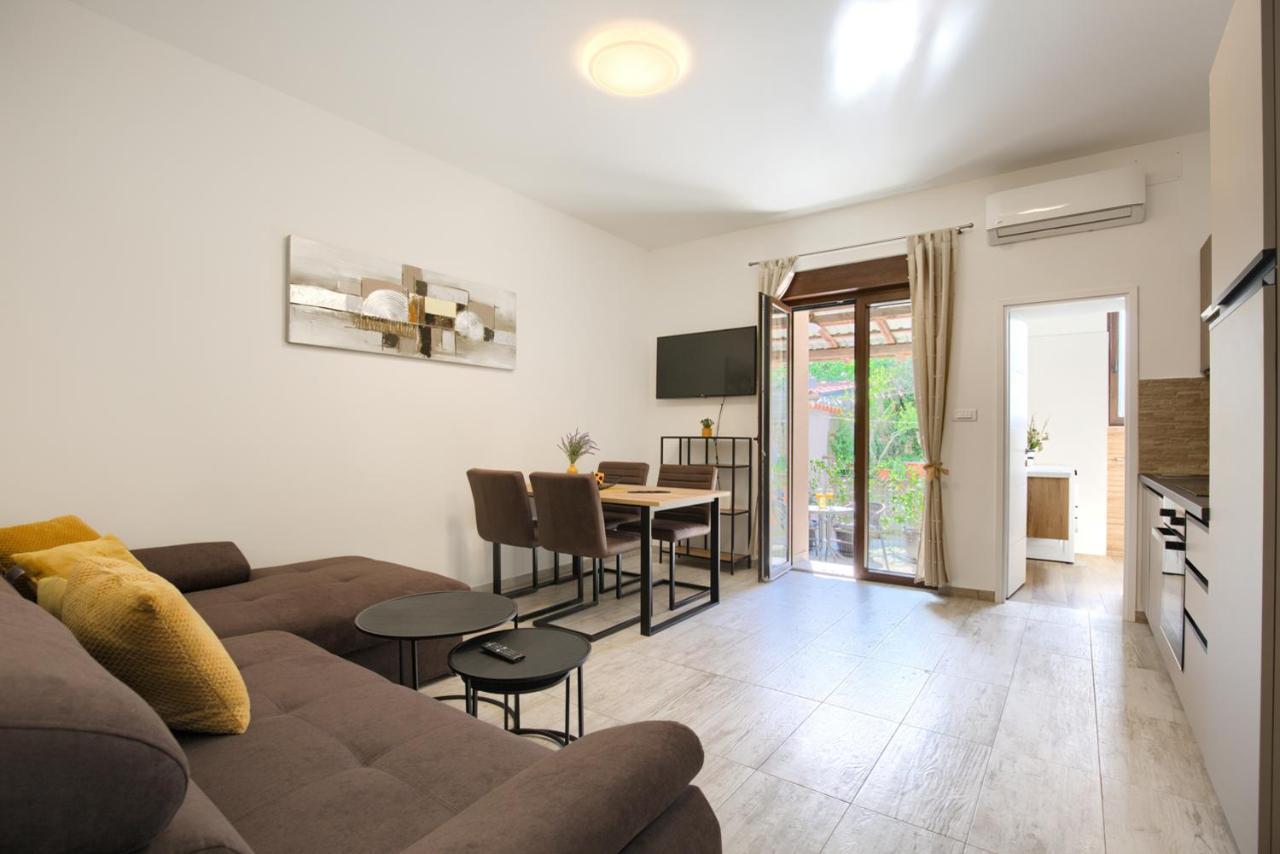 PUY Amphitheater 3+2 Modern Apartment With Terrace, Wifi, Netflix מראה חיצוני תמונה