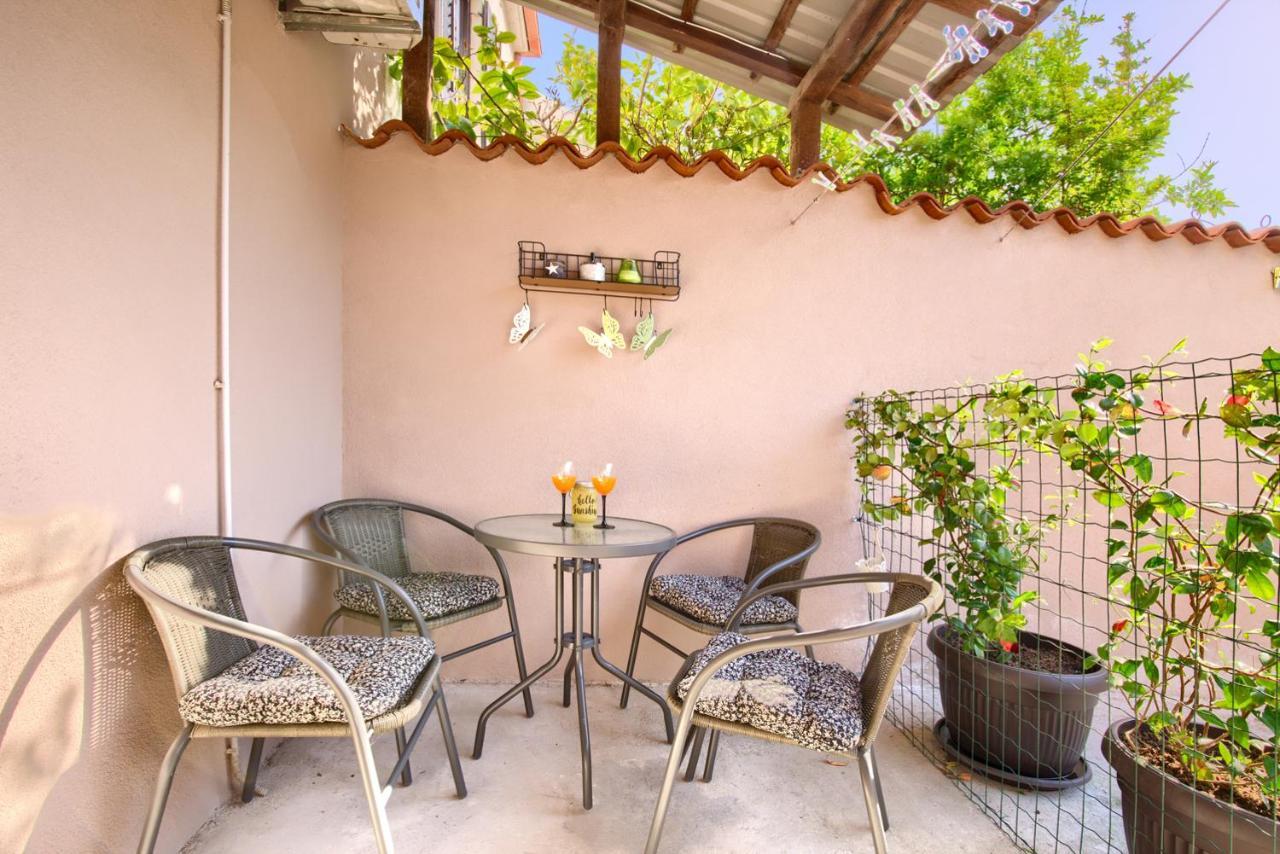 PUY Amphitheater 3+2 Modern Apartment With Terrace, Wifi, Netflix מראה חיצוני תמונה