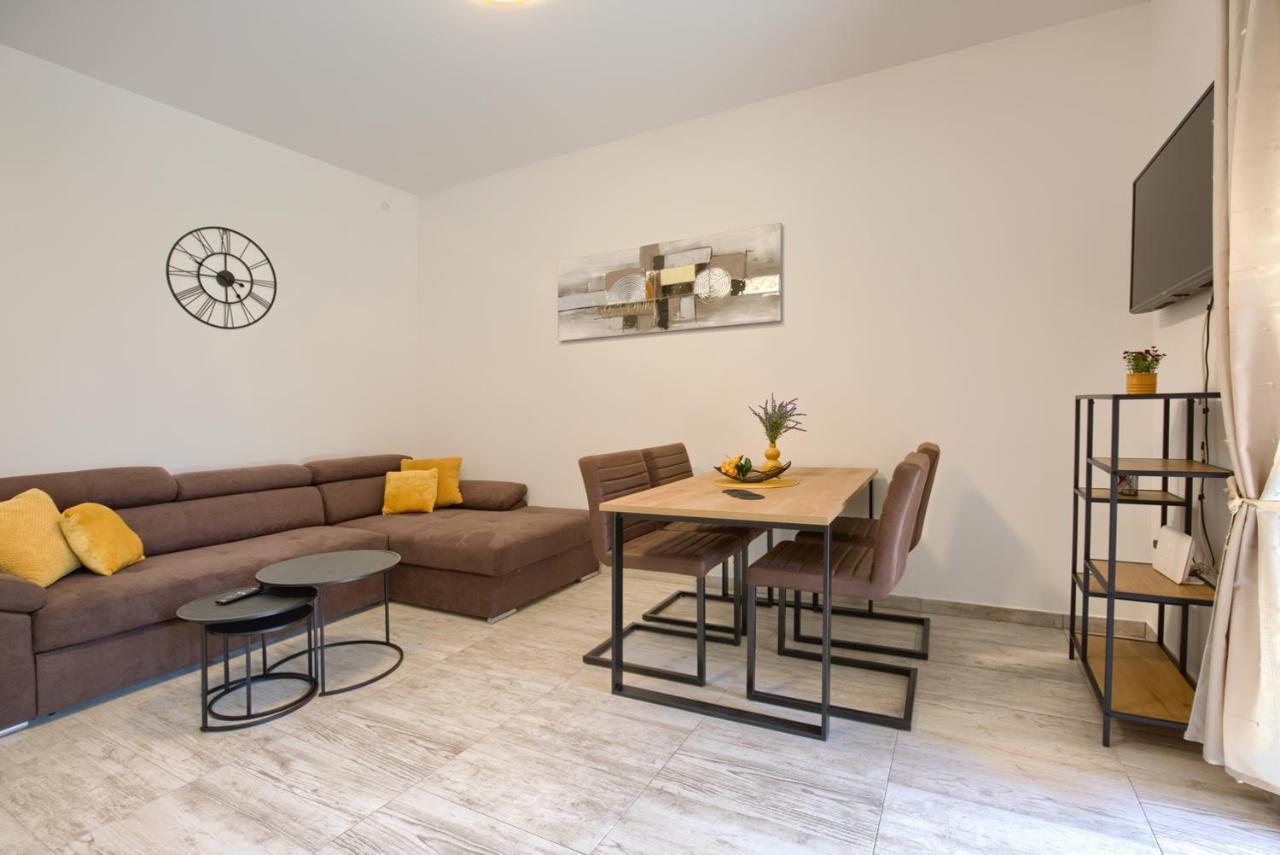PUY Amphitheater 3+2 Modern Apartment With Terrace, Wifi, Netflix מראה חיצוני תמונה