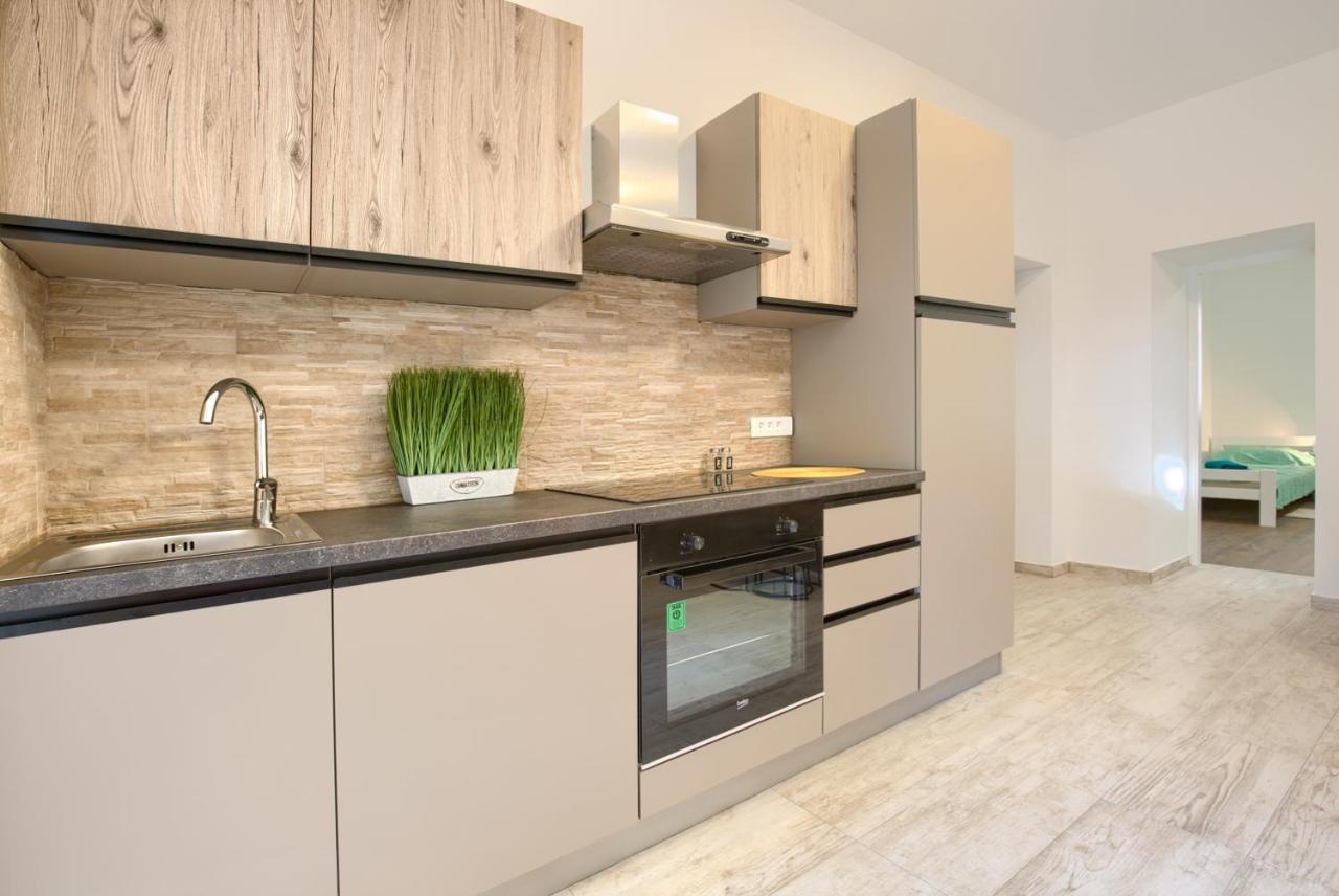 PUY Amphitheater 3+2 Modern Apartment With Terrace, Wifi, Netflix מראה חיצוני תמונה