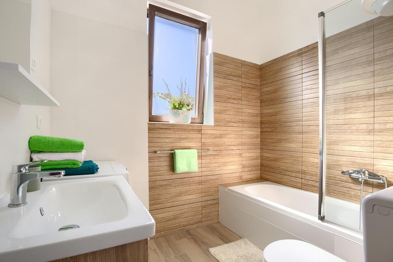 PUY Amphitheater 3+2 Modern Apartment With Terrace, Wifi, Netflix מראה חיצוני תמונה